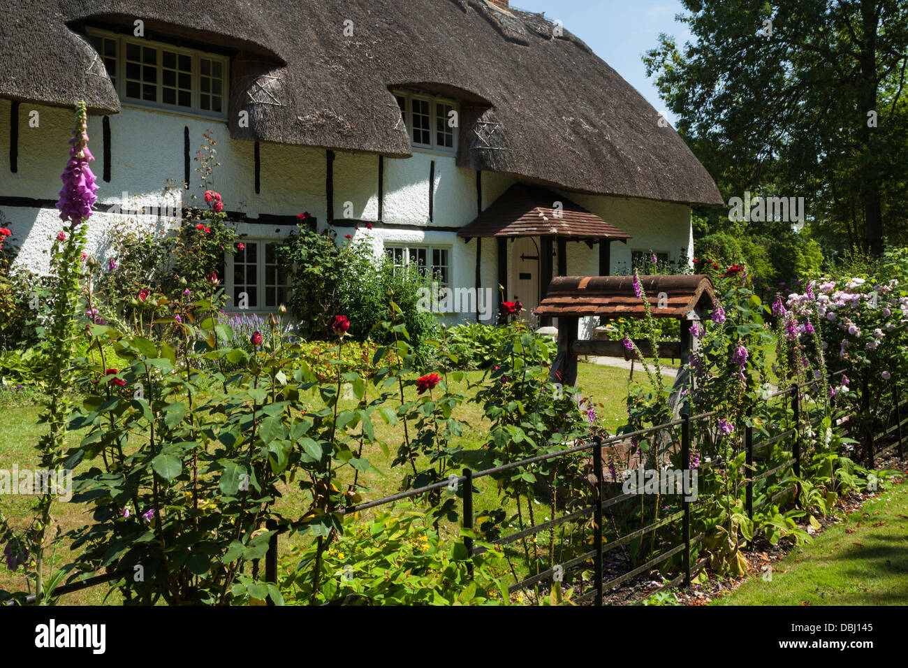 Une chaumière pittoresque dans le petit village de chilterns Horsenden près de Princes Risborough, Buckinghamshire, Angleterre Banque D'Images