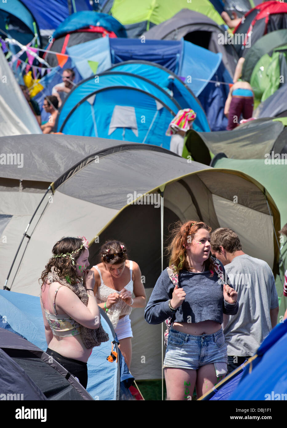 Glastonbury Festival 2013 - Les campeurs dans le sol de la colline Pennard Banque D'Images