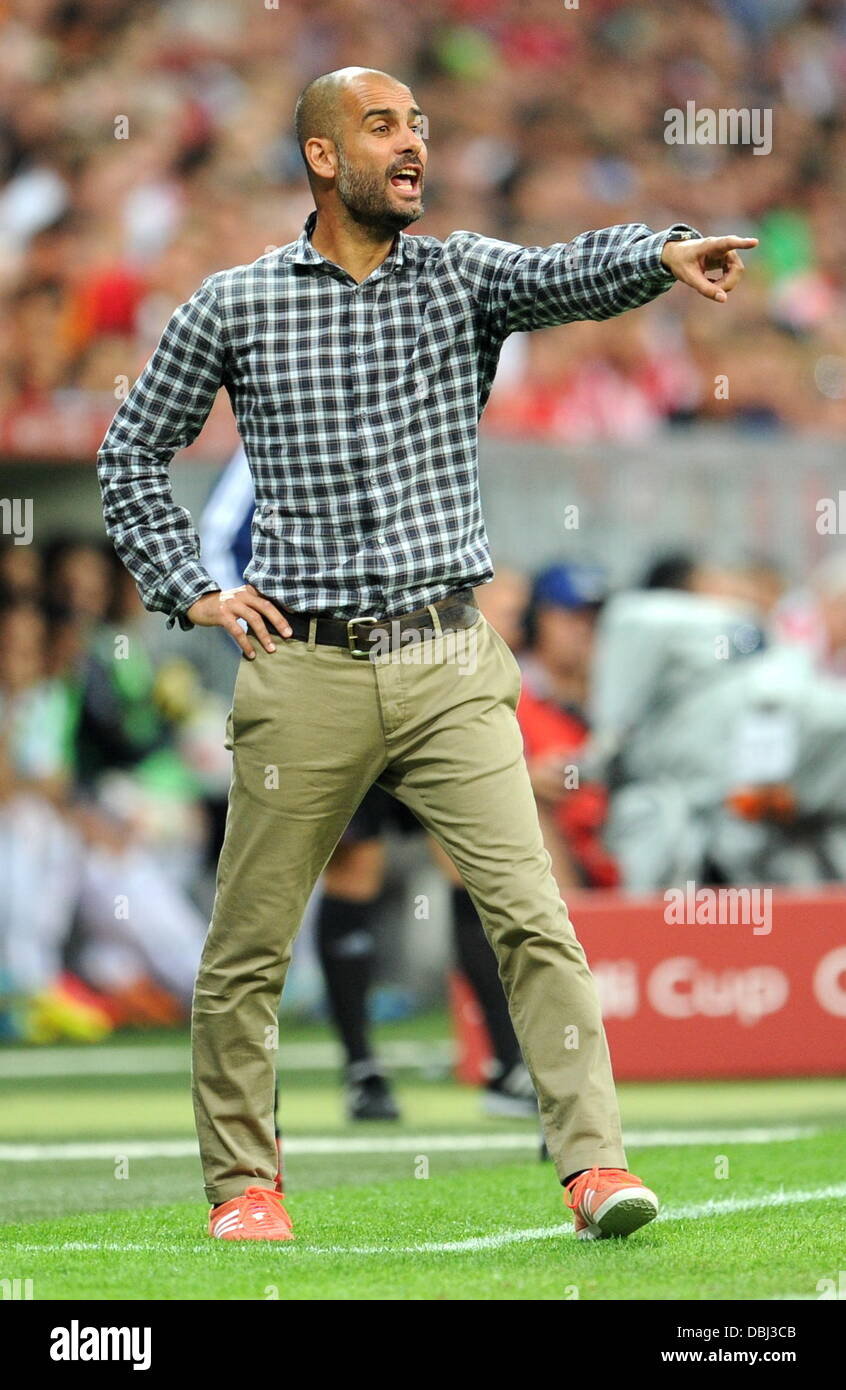 Munich, Allemagne. 31 juillet, 2013. Gestionnaire de Munich Pep Guardiola de gestes au cours de l'Audi Cup demi-finale de football FC Bayern Munich vs Sao Paulo FC à l'Allianz Arena de Munich, Allemagne, le 31 juillet 2013. Photo : Tobias Hase/dpa/Alamy Live News Banque D'Images