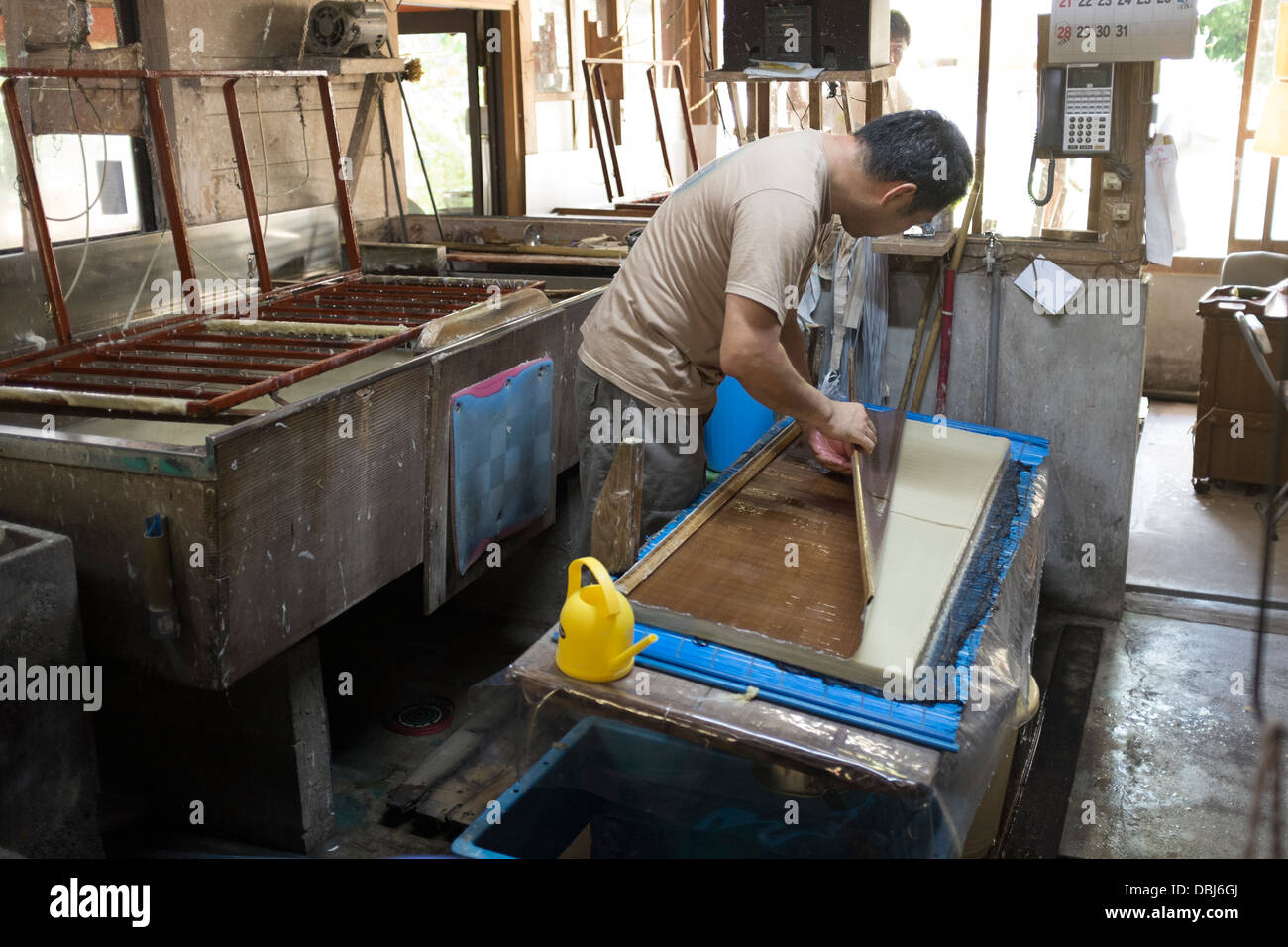 La fabrication du papier washi près de Fukuoka, Japon Banque D'Images