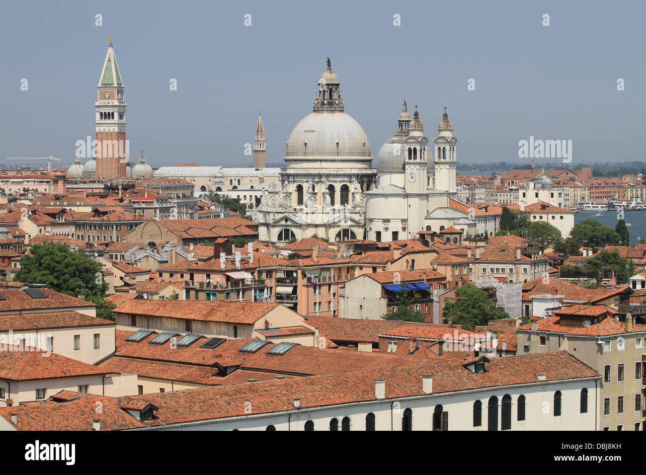 Venise en Italie, sur la photo du haut pont d'un bateau de croisière naviguant sur le Canale Grande. Banque D'Images