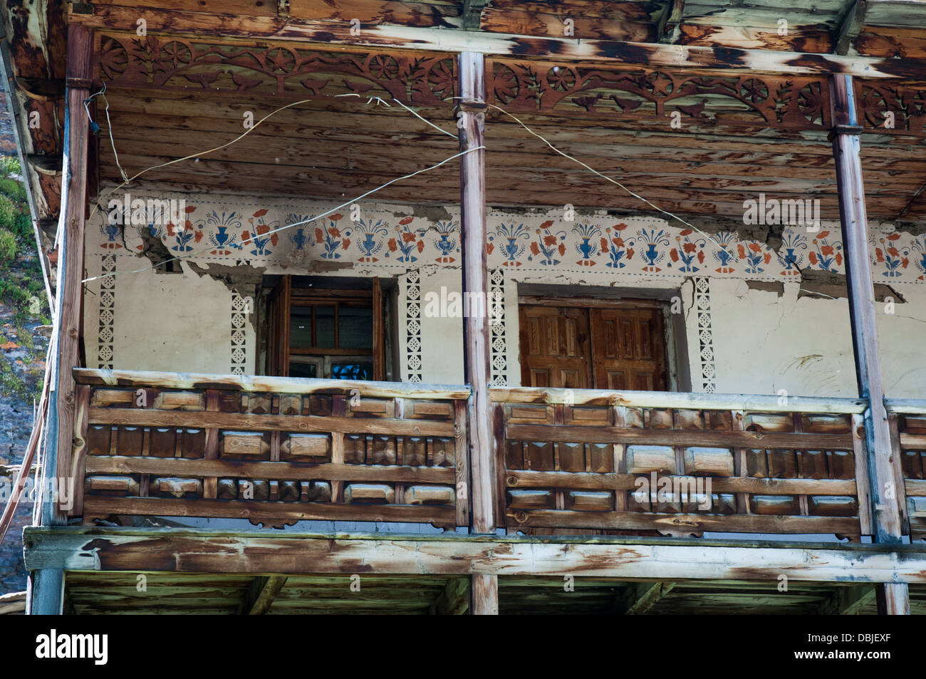 Maison traditionnelle à Ushguli, définitivement la plus haute d'Europe, village où vivent dans la région de Svaneti à distance de la Géorgie Banque D'Images