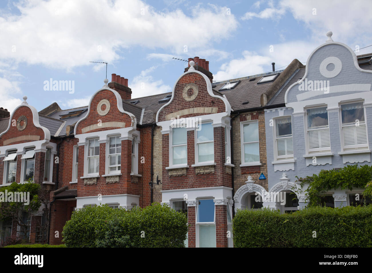 Maisons jumelées sur Soeurs Avenue à Wandsworth Battersea - Londres - Royaume-Uni Banque D'Images