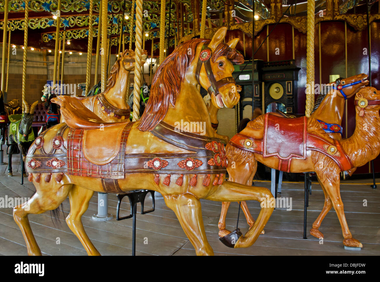 Carousel horse et d'autres animaux au vintage carousel à Lakeside Park, à Port Dalhousie, St Catharines, Ontario, Canada Banque D'Images