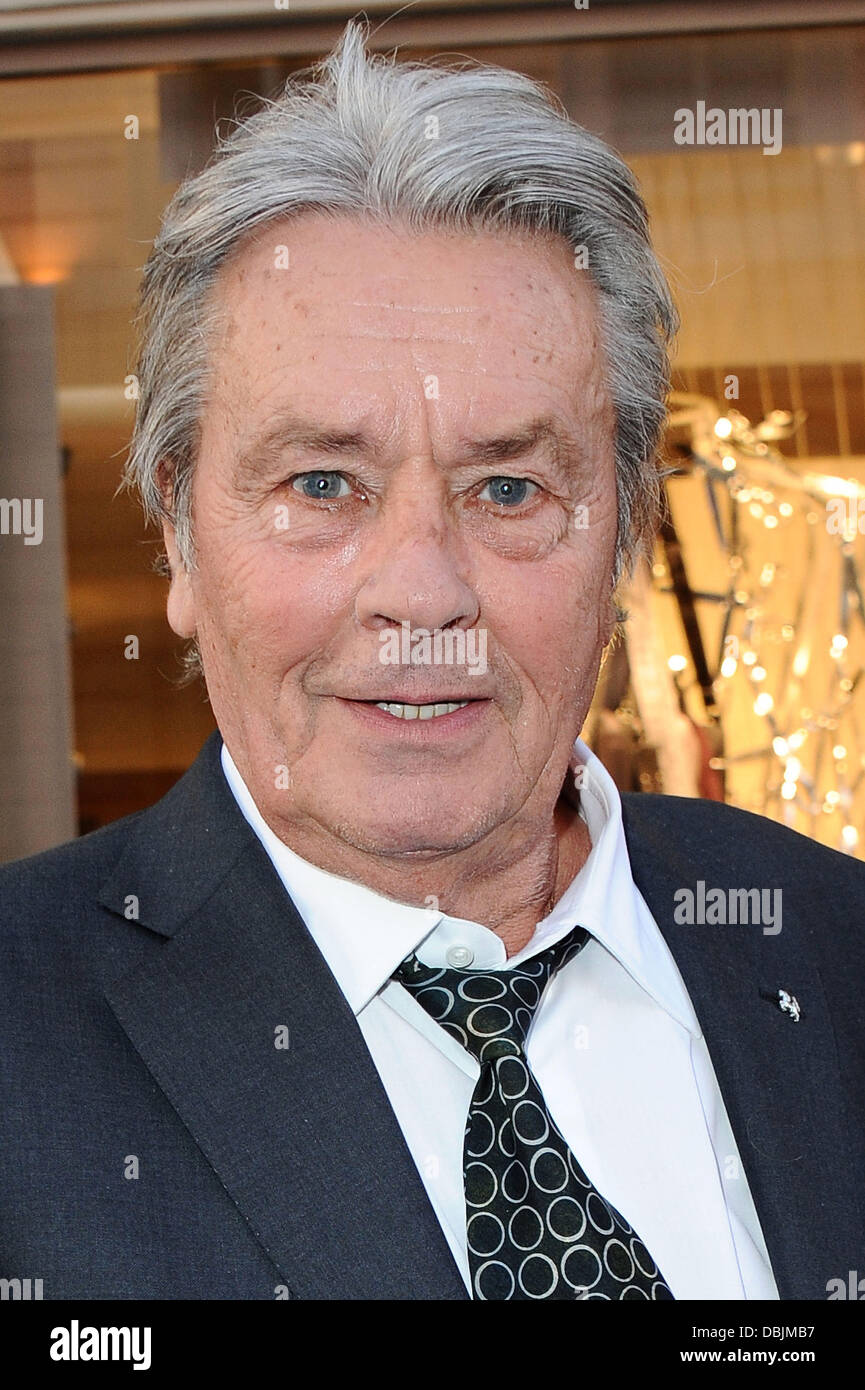 Alain Delon à l'ouverture de Boutique Ermenegildo Zegna Paris, France -  23.06.11 Photo Stock - Alamy