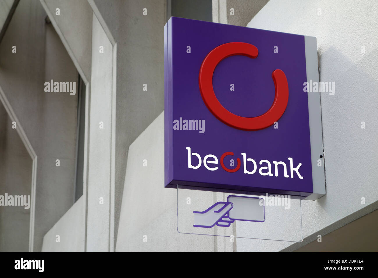 Signe montrant le logo de la banque belge et Beobank distributeur en Belgique Banque D'Images