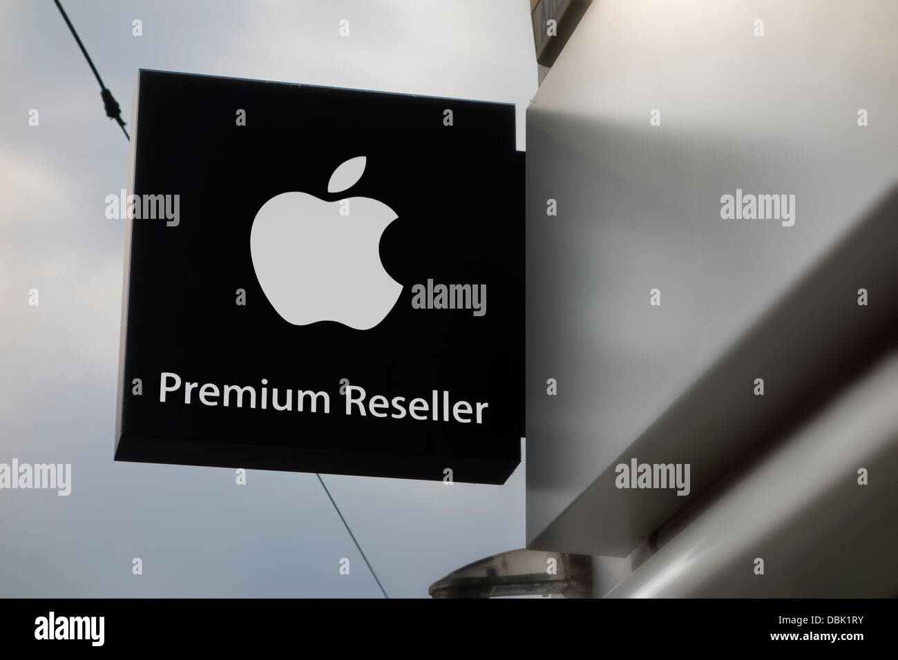 La Boutique Sign montrant le logo de la marque d'Apple Premium Reseller / APR Banque D'Images