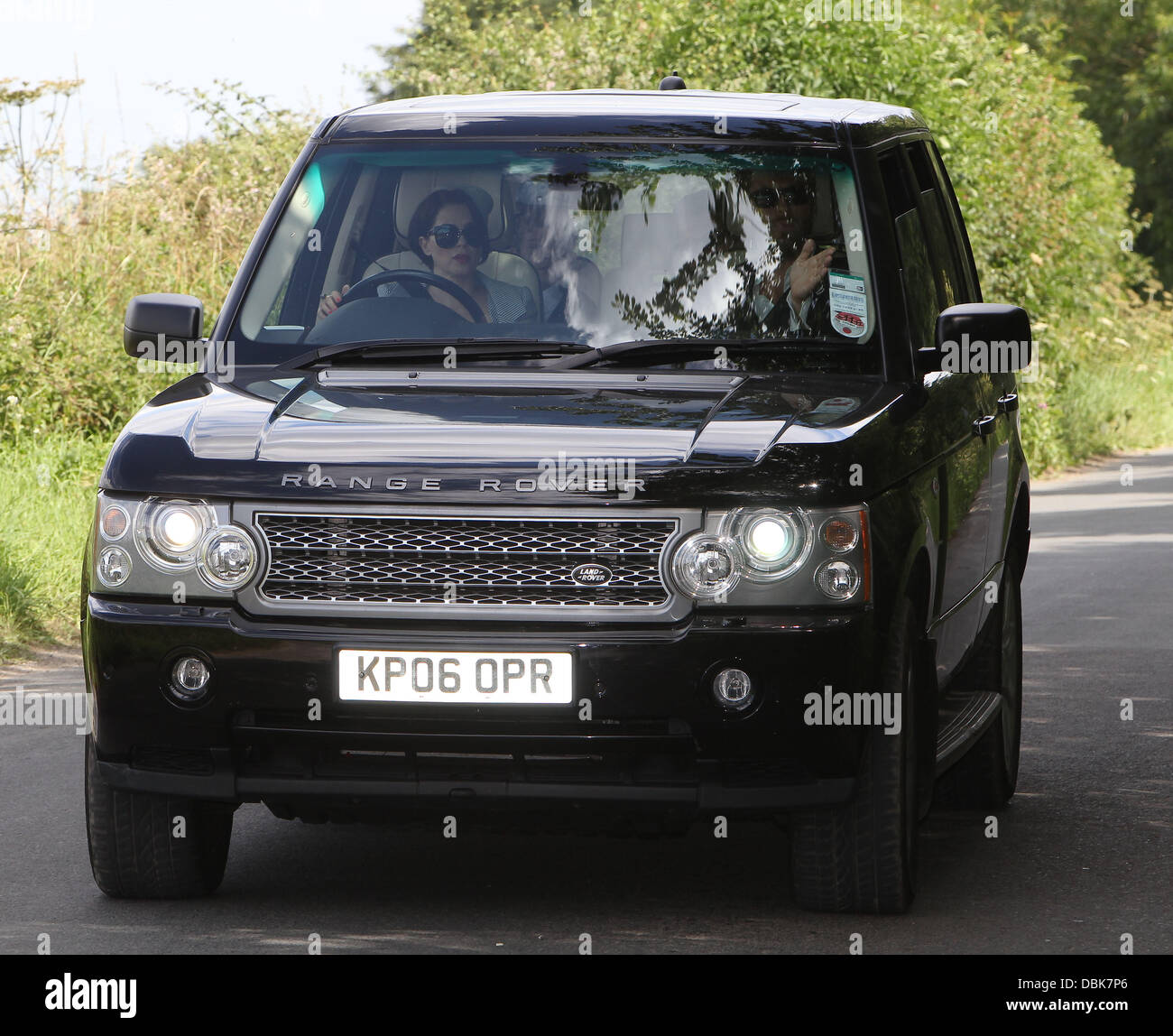 Sadie Frost, Jude Law Les clients arrivant pour Kate Moss et Jamie Hince's Wedding Day dans les Cotswolds, Oman - 01.07.11 Banque D'Images