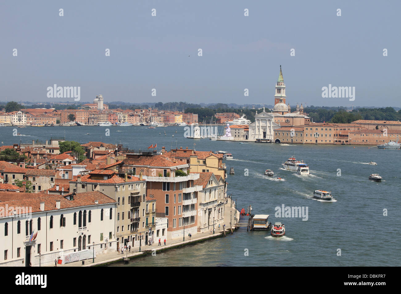 Venise en Italie, sur la photo du haut pont d'un bateau de croisière naviguant sur le Canale Grande. Banque D'Images
