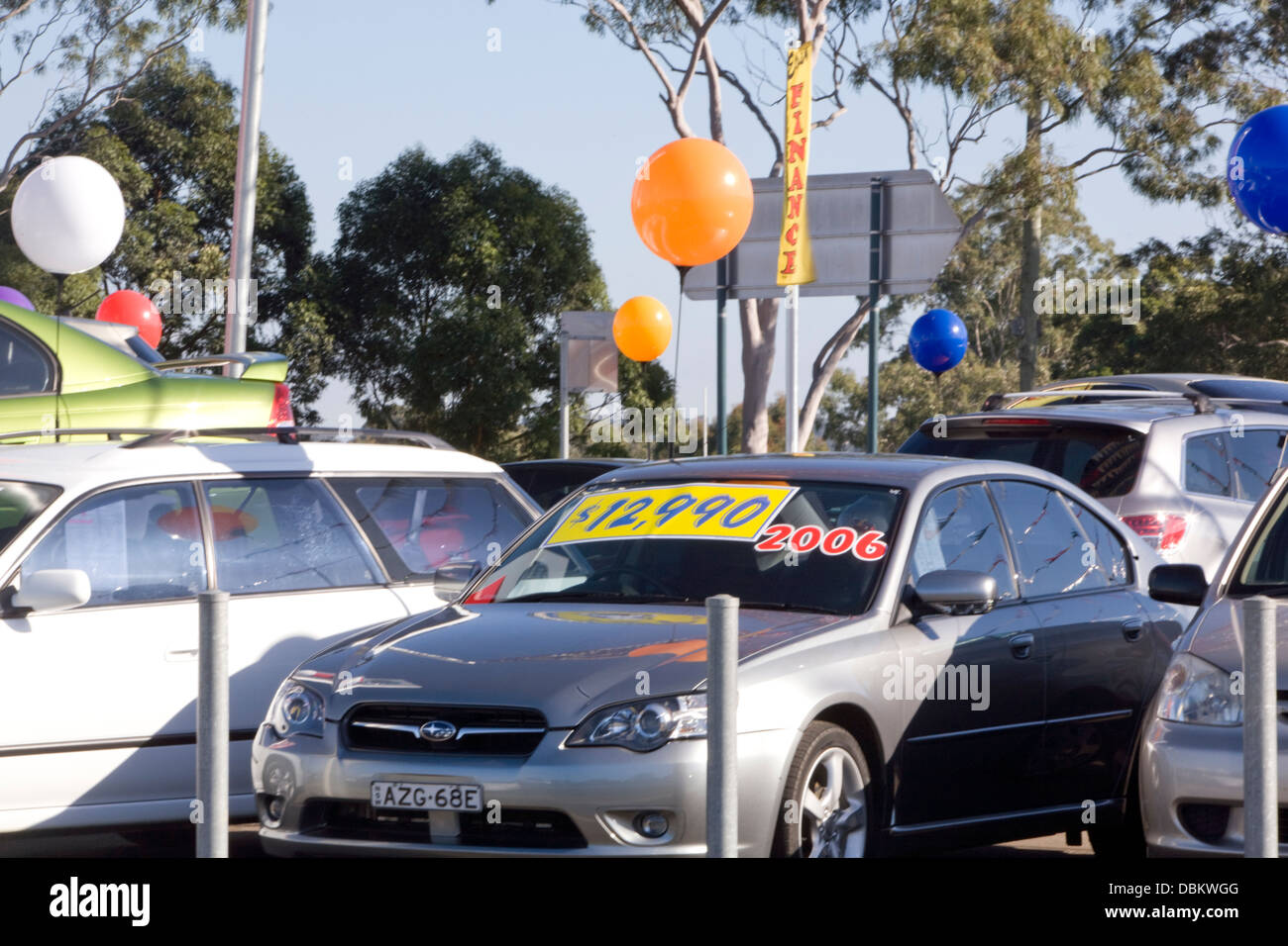 Voitures d'occasion et voitures d'occasion à vendre à un Garage de l'aire de stationnement à Sydney, en australie Banque D'Images