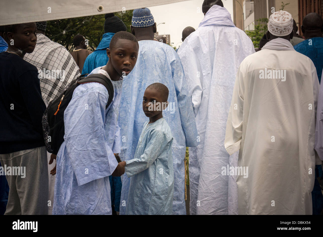 Les immigrants sénégalais prennent part à un défilé de Harlem à New York, en souvenir de leur Cheikh Ahmadou Bamba Banque D'Images