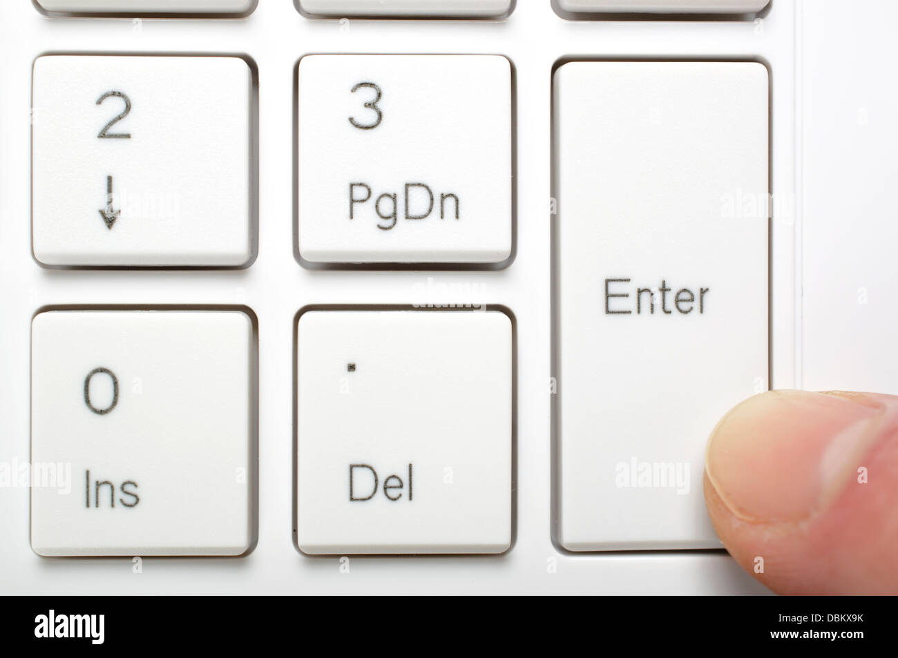 Appuyant sur la touche Entrée du clavier Banque D'Images