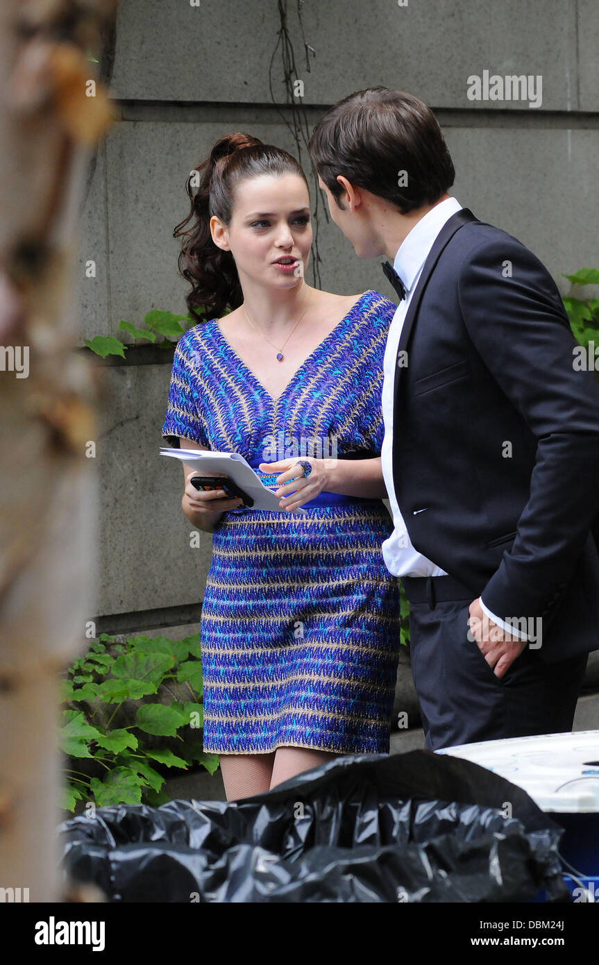 Qui Est La Compagne De Hugo Becker Roxane Mesquida et Hugo Becker sur le tournage de 'Gossip Girl' tournage à  Manhattan. La ville de New York, USA - 13.07.11 Photo Stock - Alamy