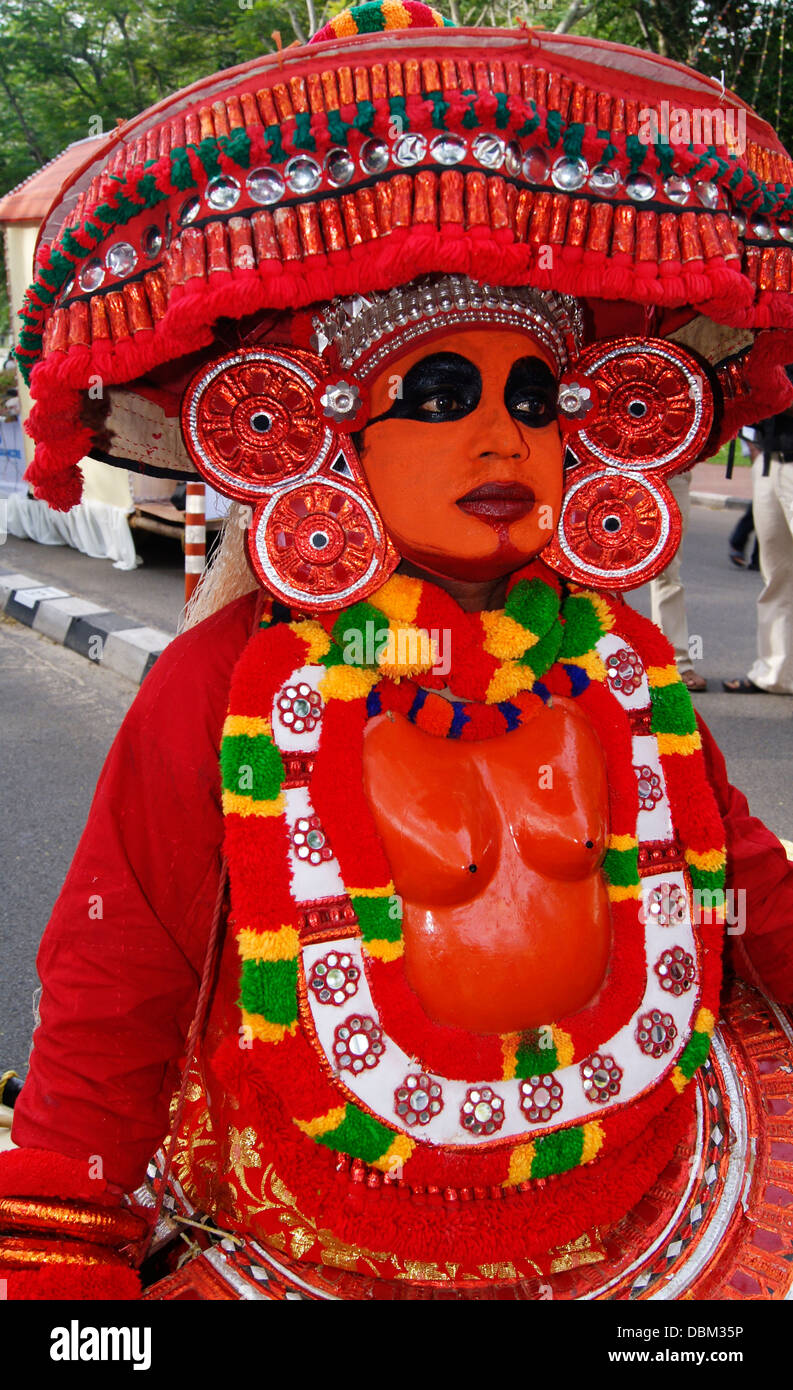 Rituel de Theyyam art et artiste Kerala Inde Banque D'Images