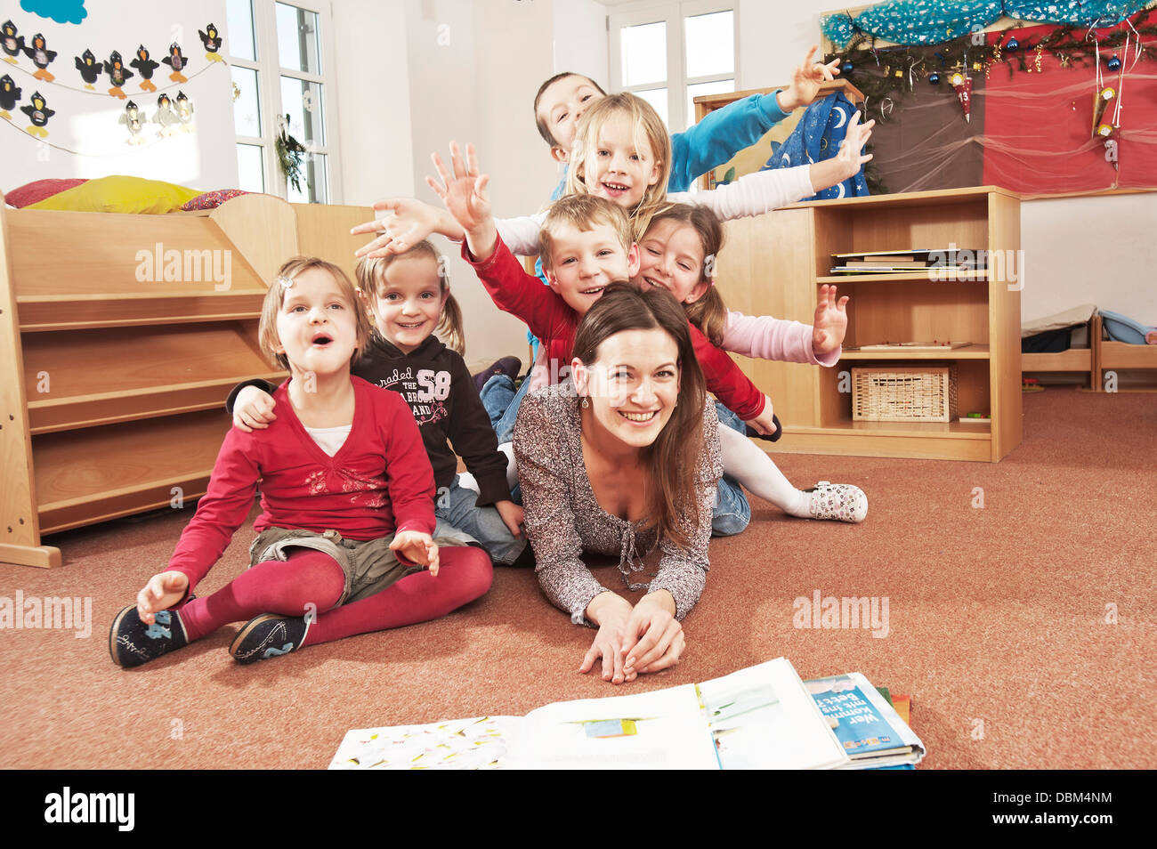 Les enfants en école maternelle, Kottgeisering, Bavaria, Germany, Europe Banque D'Images