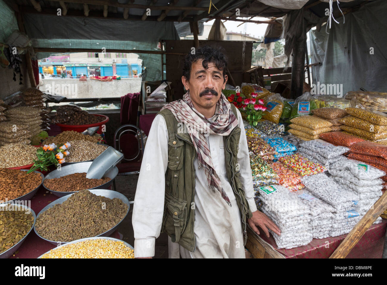 Bean et vendeur d'impulsions, bazar, Kaboul, Afghanistan Banque D'Images