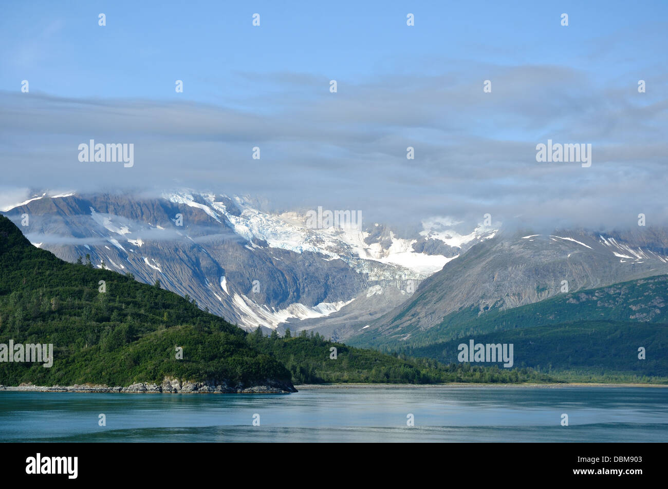 Montagnes dans le parc national Glacier Bay, Alaska Banque D'Images