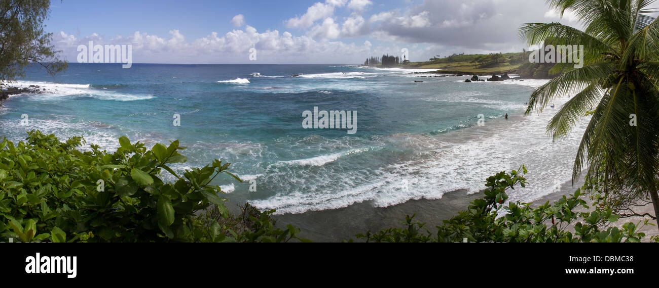 Panorama de la vue sur la plage de la route de Hana sur l'île de Maui à Hawaii. Banque D'Images