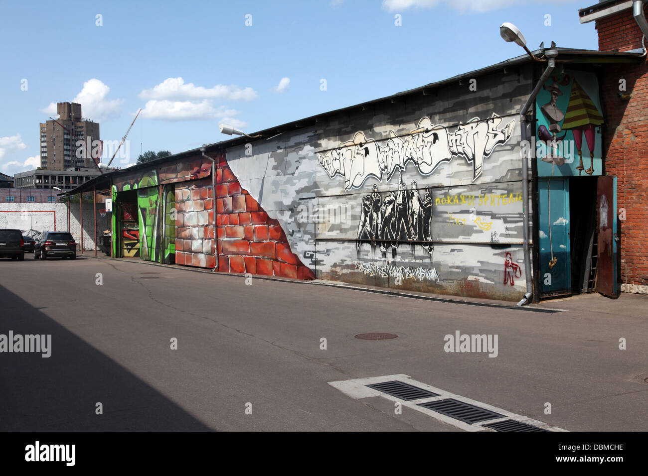 Graffitis sur les murs à l'intérieur du centre d'art contemporain de Moscou Winzavod Banque D'Images