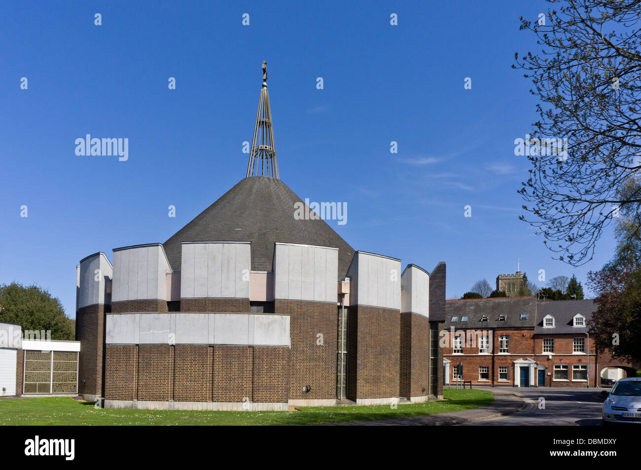 Marychurch, une église catholique au vieux Hatfield Herts, UK ; noté pour son design moderne et intéressant la forme circulaire. Banque D'Images