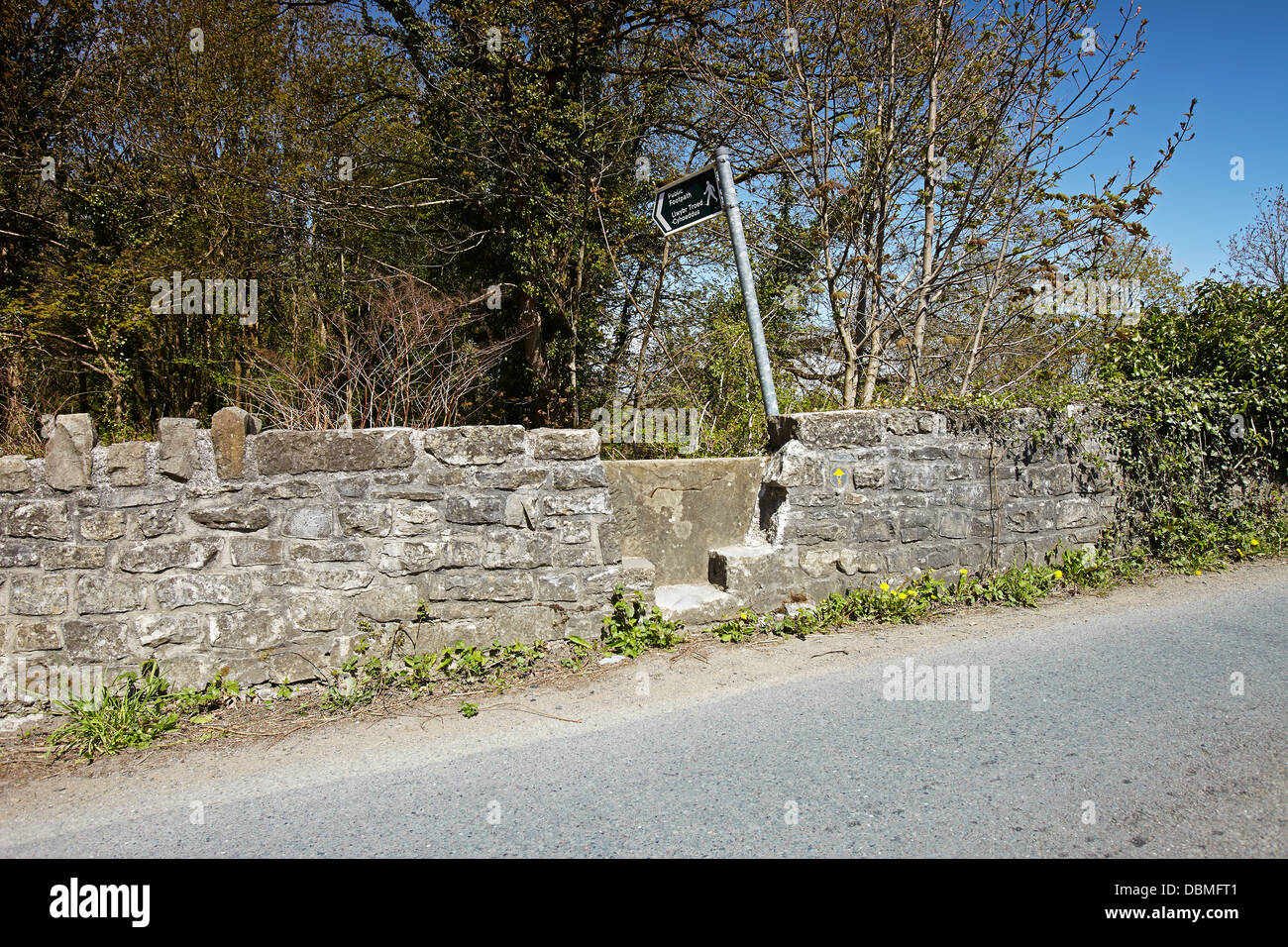Stile de pierre à côté du pont de trempage, sur la rivière Ogmore, Merthyr Mawr, Glamorgan, Pays de Galles, Royaume-Uni Banque D'Images