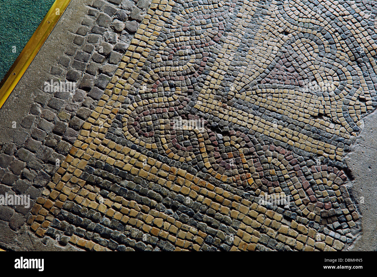 Sol de mosaïque dans l'église St Stephens, Caerwent, Pays de Galles, Royaume-Uni Banque D'Images