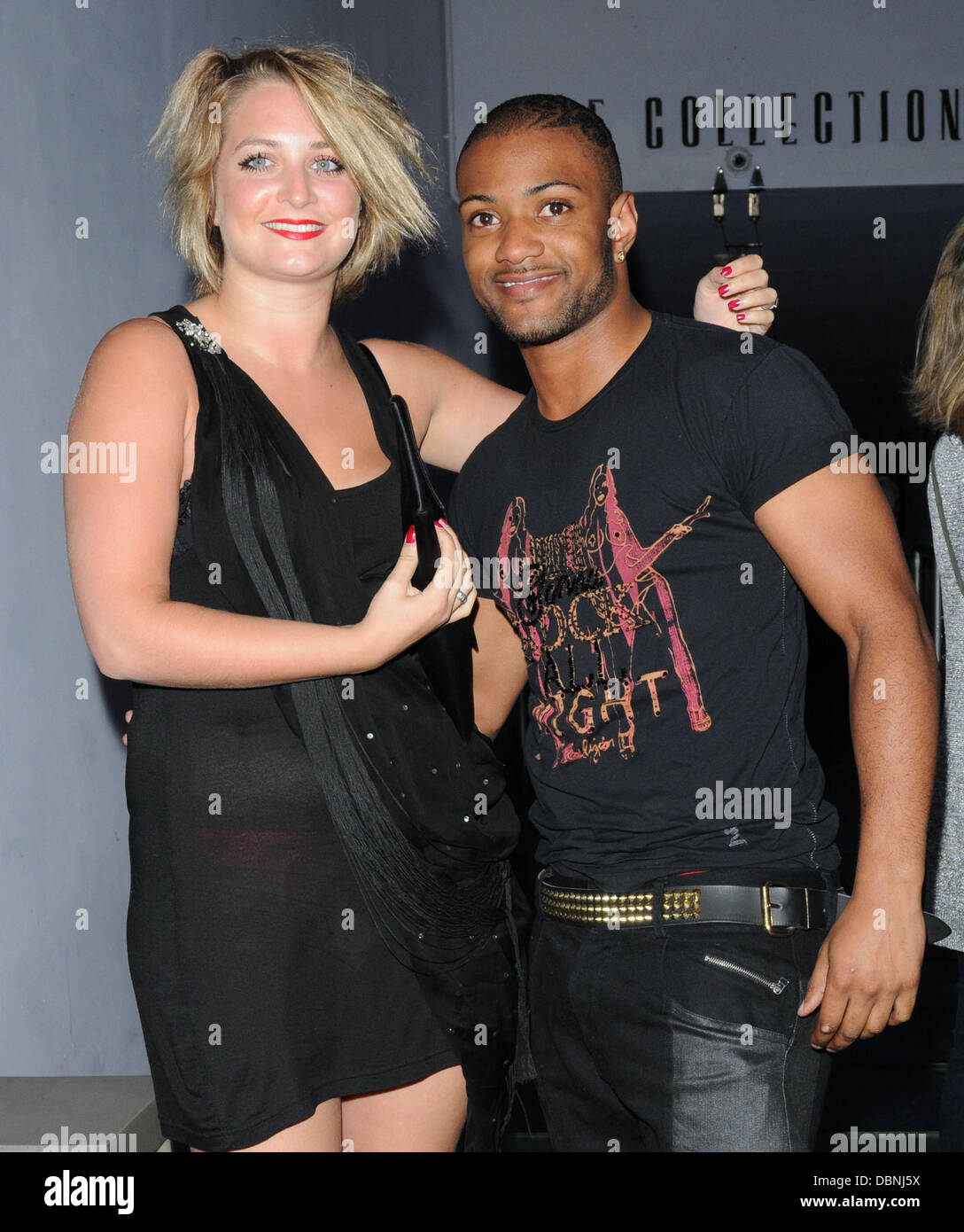 Jonathan 'JB' Gill et son amie Chloe Tangney JLS visitez La collection restaurant pour célébrer leur seul va numéro un dans les charts UK LONDRES, ANGLETERRE - crédit obligatoire : WENN.com 30.07.11 Banque D'Images