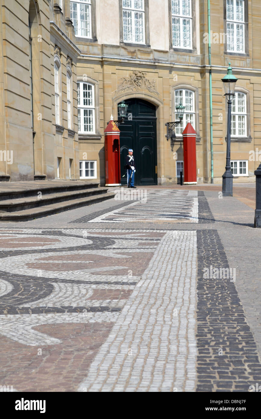 La garde à l'extérieur du Palais de Christiansborg, à Copenhague, Danemark. Banque D'Images