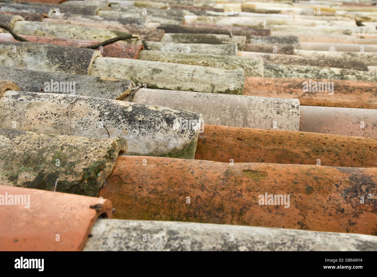 Toit en tuiles en terre cuite (détail Photo Stock - Alamy