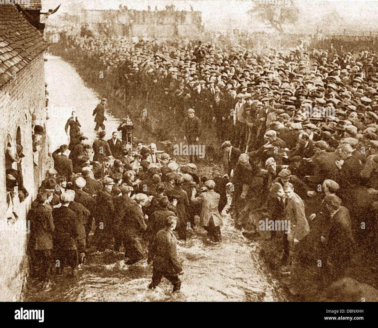 Royal Football Ashbourne Mardi Gras au début des années 1900 Banque D'Images