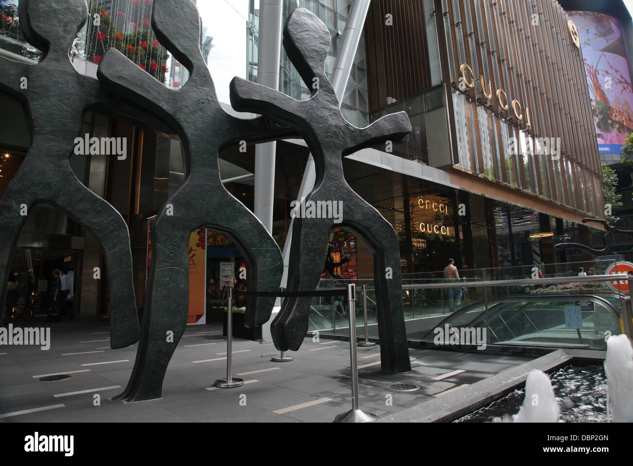 Boutique Gucci bâtiment de devant la statue de Singapour Banque D'Images