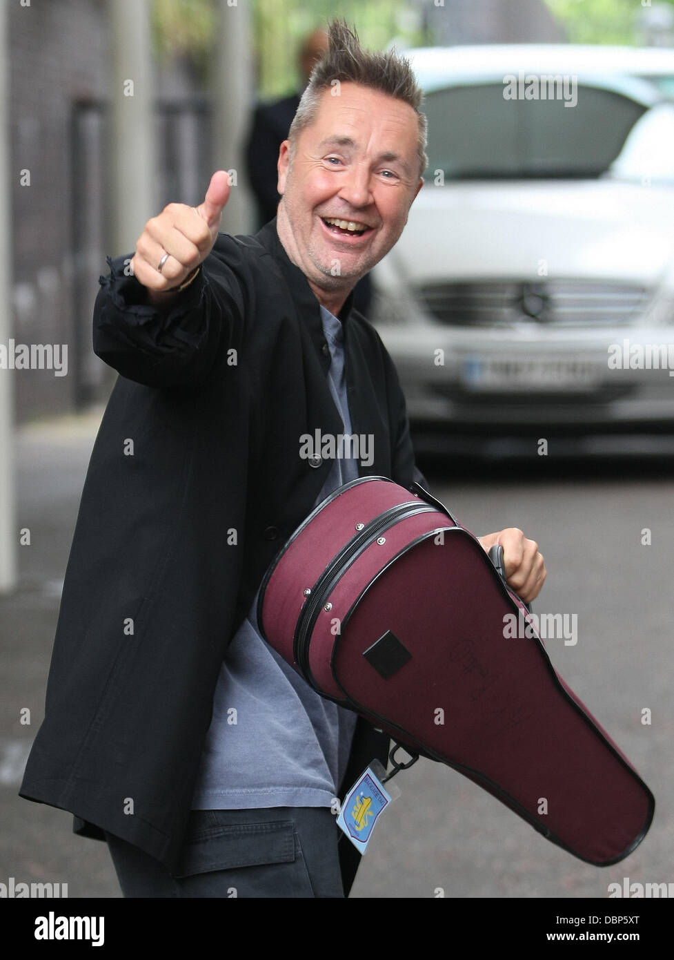 Nigel Kennedy des stars à l'extérieur de l'ITV studios London, England - 03.08.11 Banque D'Images