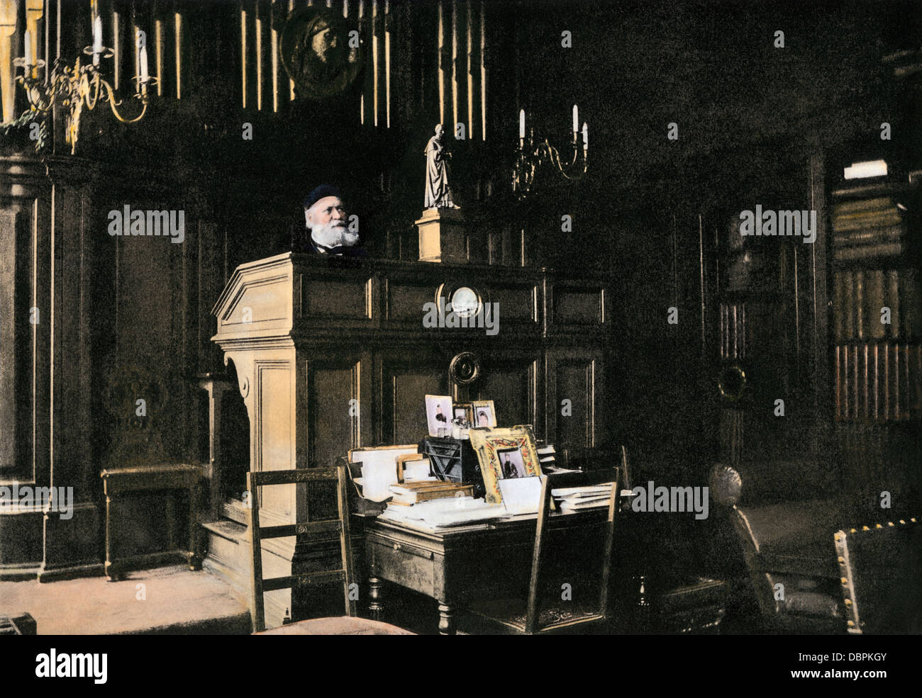 Charles-Francois joue de l'orgue de Gounod. Demi-teinte à la main, reproduction d'une photographie Banque D'Images