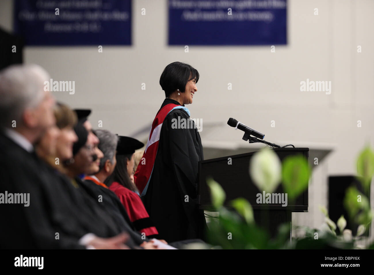Cérémonie de remise des diplômes de l'école secondaire pour une école publique de filles à Austin, Texas. Les enseignants et les élèves ont prononcé des discours Banque D'Images