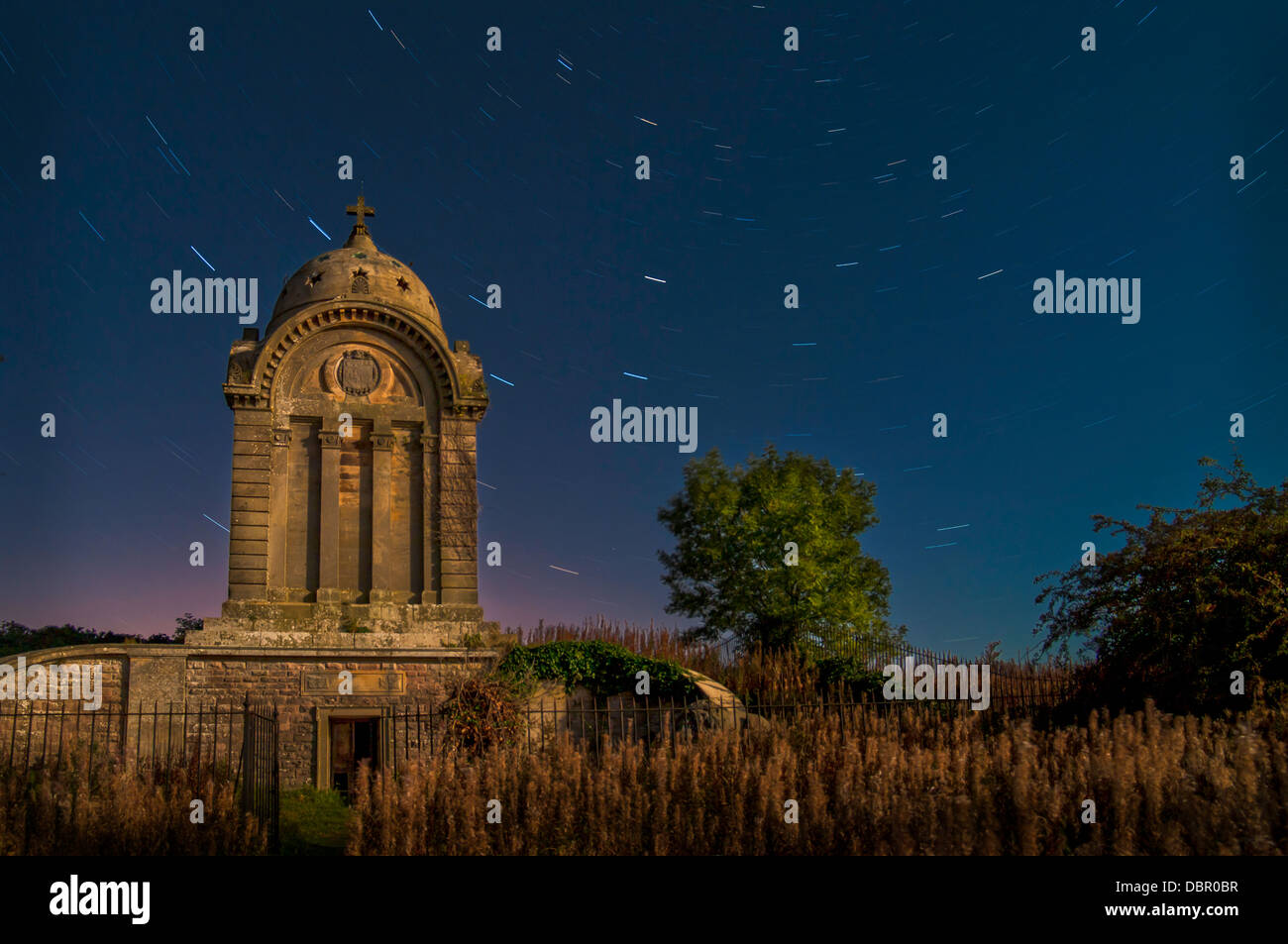 Lilliardsedge mausolée construit dans un dôme de style byzantin. Pris en pleine lune, près de St Boswells dans les Scottish Borders Banque D'Images