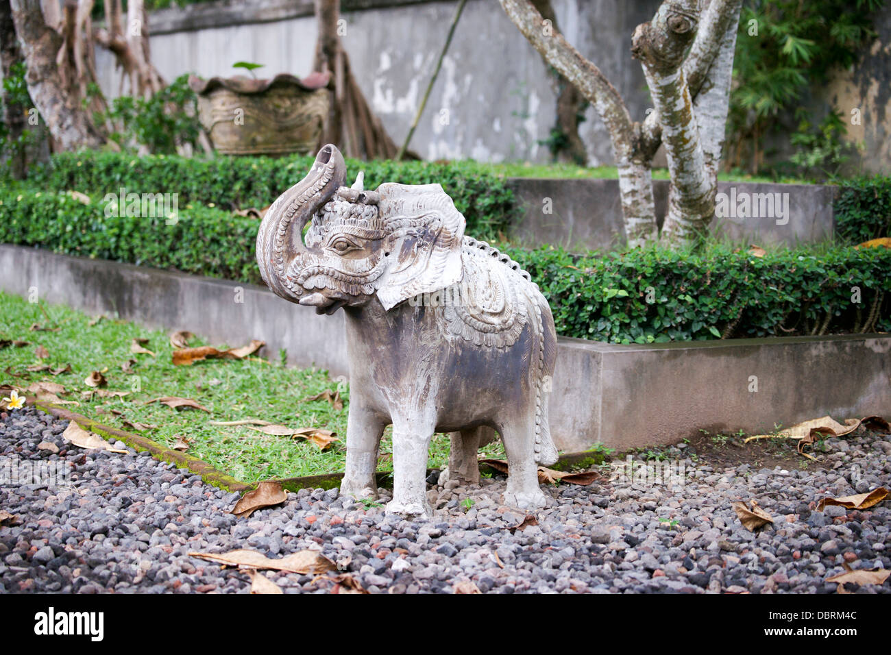 Temple à Bali Taman Gili - Éléphant statue Banque D'Images