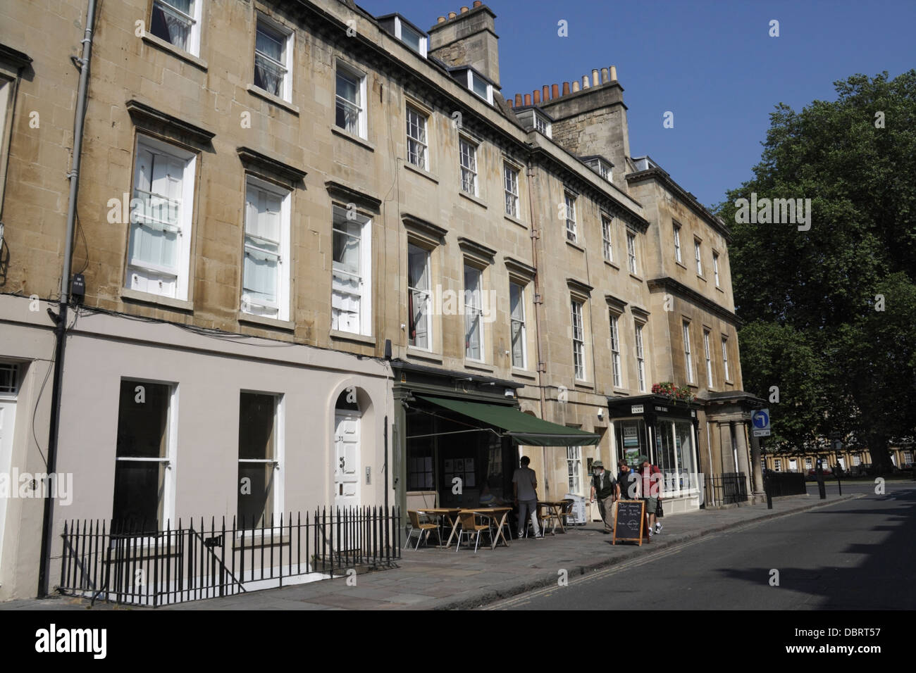 Rangée de bâtiments géorgiens sur Brock St, Bath Angleterre Royaume-Uni. Maisons de ville anglaises Banque D'Images Rangée de bâtiments géorgiens sur Brock St, Bath Angleterre Royaume-Uni. Maisons de ville anglaises Banque D'Images