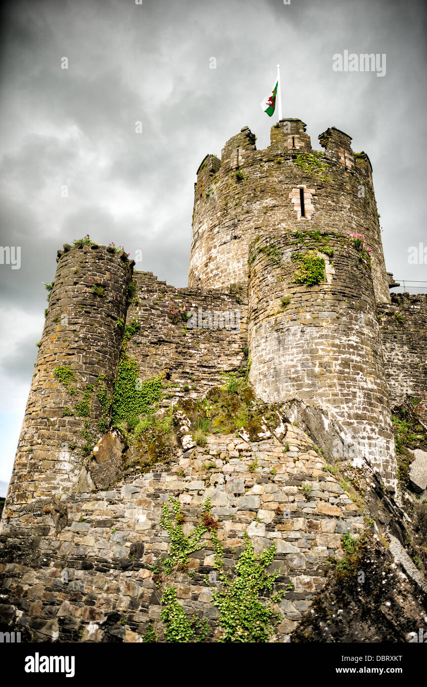 CONWY, Pays de Galles - Château de Conwy est un château médiéval construit par Édouard I à la fin du 13e siècle. Elle fait partie d'une ville fortifiée de Conwy et occupe un point stratégique sur la rivière Conwy. Il est répertorié comme un site du patrimoine mondial. Banque D'Images