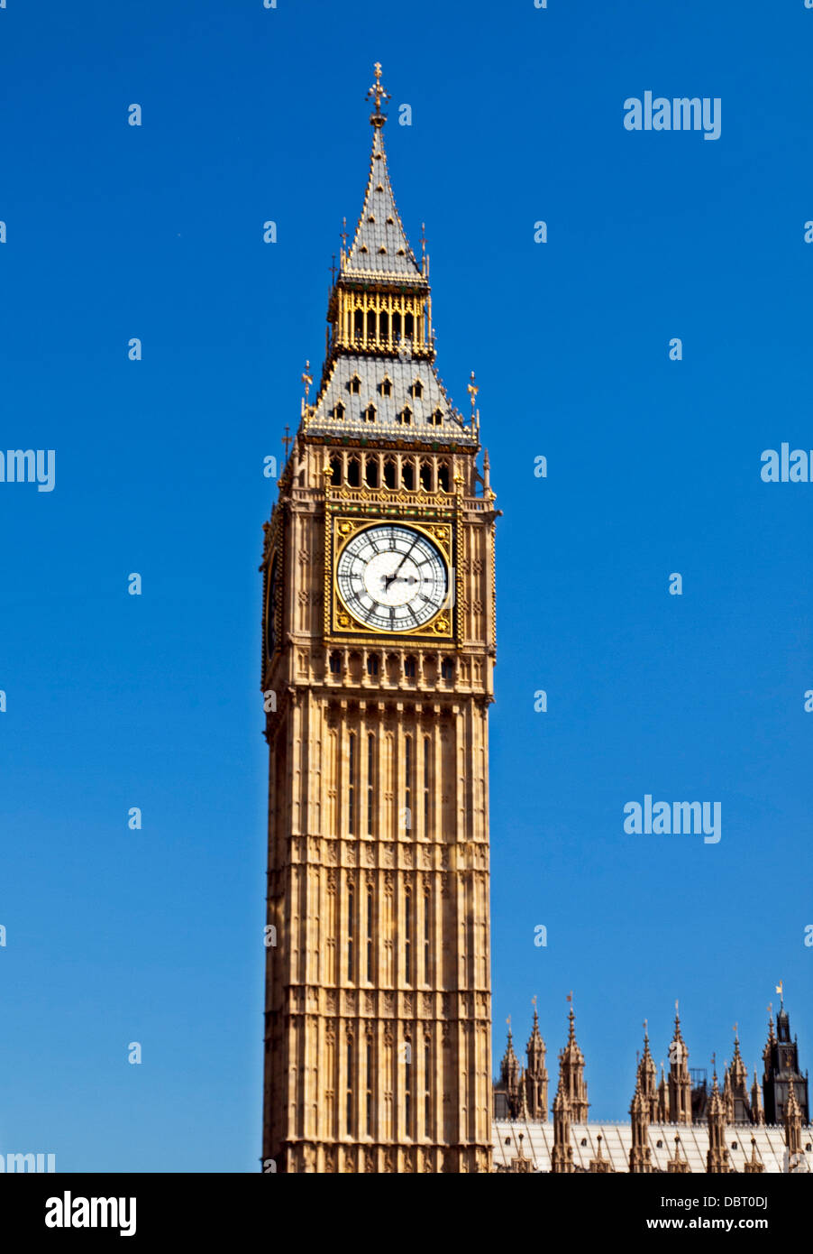 Vue de Big Ben, situé à l'extrémité nord du Palais de Westminster (Parlement), City of Westminster Banque D'Images