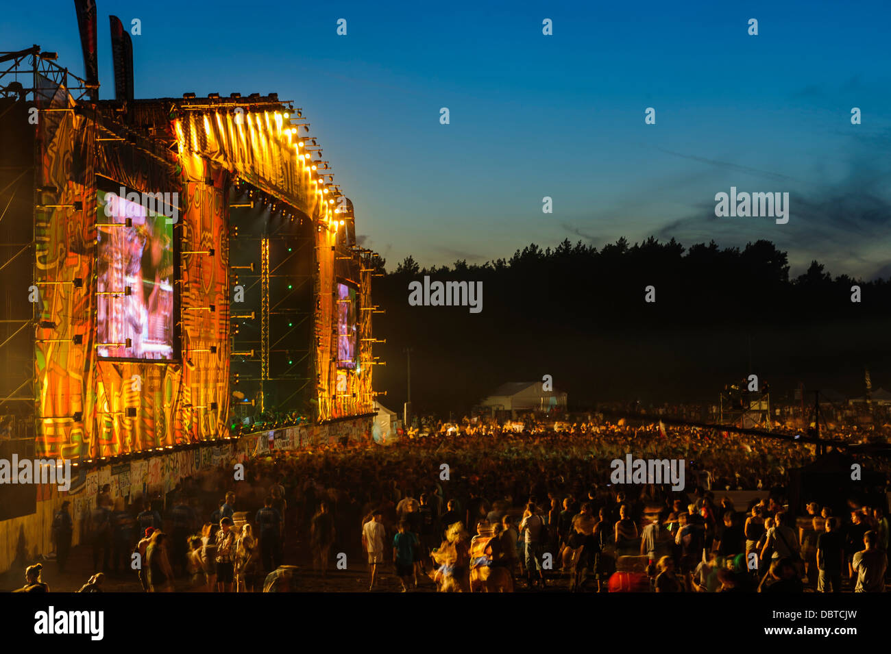 Une vue générale de la scène principale du festival de musique de Woodstock Willa Arte en santé, en Pologne. Banque D'Images