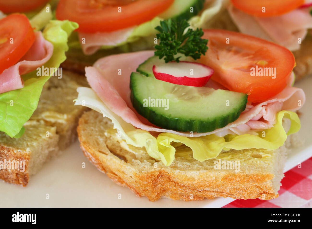 Sandwich au jambon et salade, Close up Banque D'Images