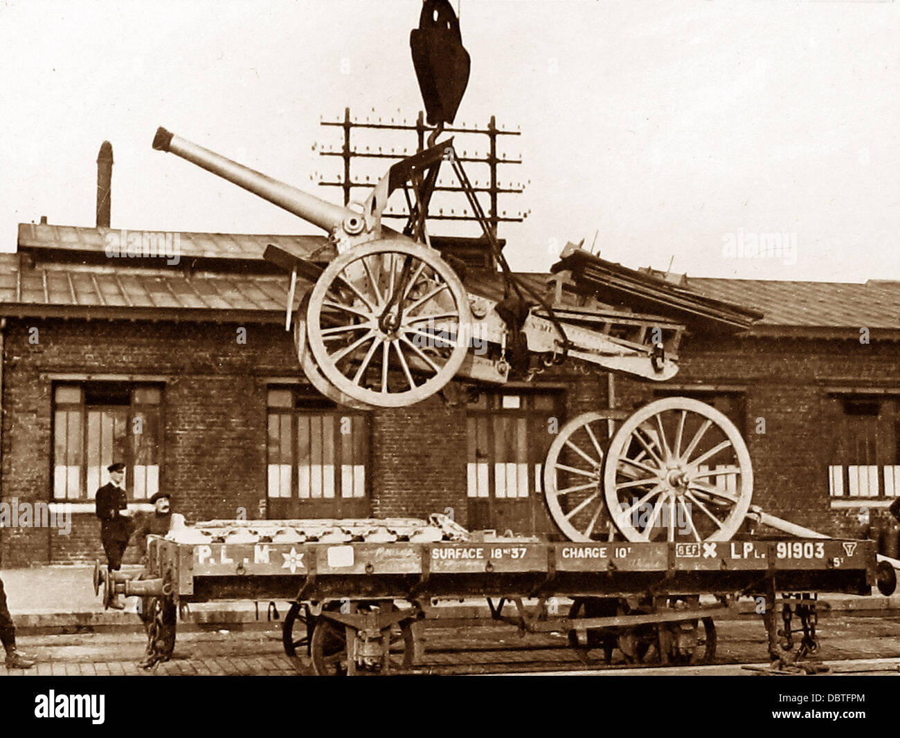 Un canons britanniques arrivant en France pendant la PREMIÈRE GUERRE MONDIALE Banque D'Images