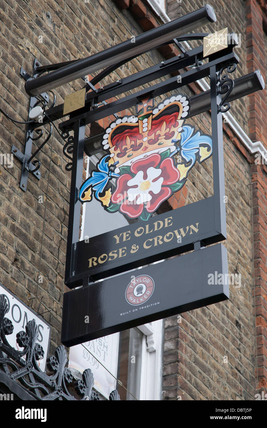 Ye Old Rose and Crown Pub Sign, Greenwich, London, England ; UK Banque D'Images