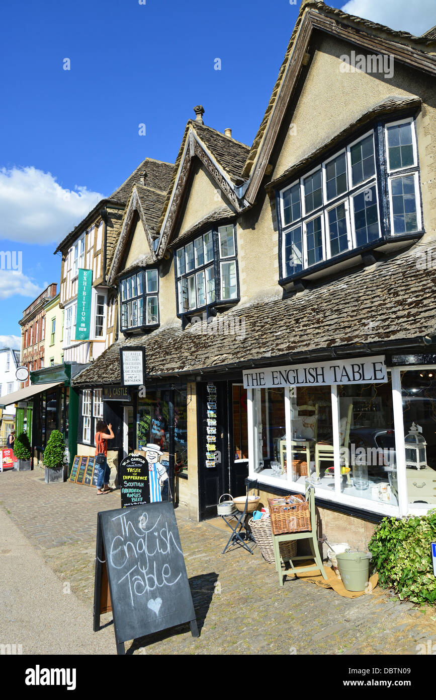 La boutique de l'électroménager Table Anglais, High Street, Burford, Cotswolds, Oxfordshire, Angleterre, Royaume-Uni Banque D'Images