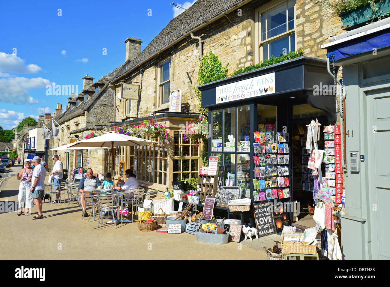 High Street, Burford, Cotswolds, Oxfordshire, Angleterre, Royaume-Uni Banque D'Images
