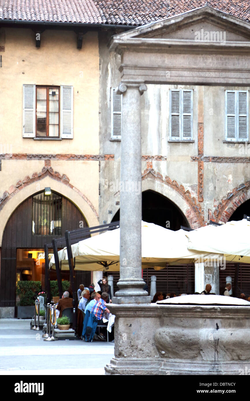 Restaurant en plein air sur la Piazza dei Mercanti, à Milan Italie Banque D'Images