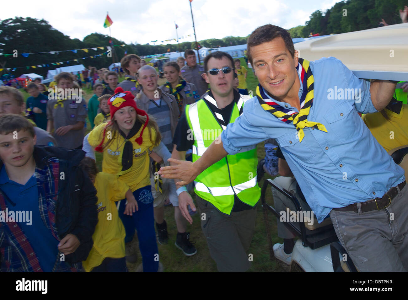 Bear Grylls visite le Kernow Jamboree Scout Mondial pour appuyer et promouvoir les travaux de l'organisation du Scoutisme au Royaume-Uni Banque D'Images