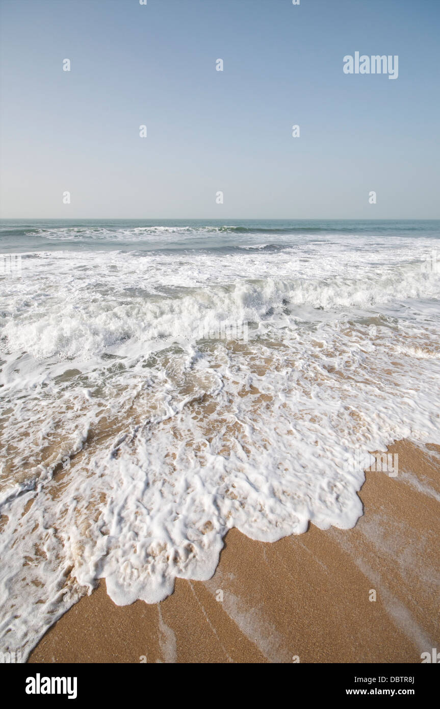 Plage de Ngala Lodge, situé entre les stations balnéaires de Luxor et Fajara, près de Banjul, Gambie, Afrique de l'Ouest, l'Afrique Banque D'Images