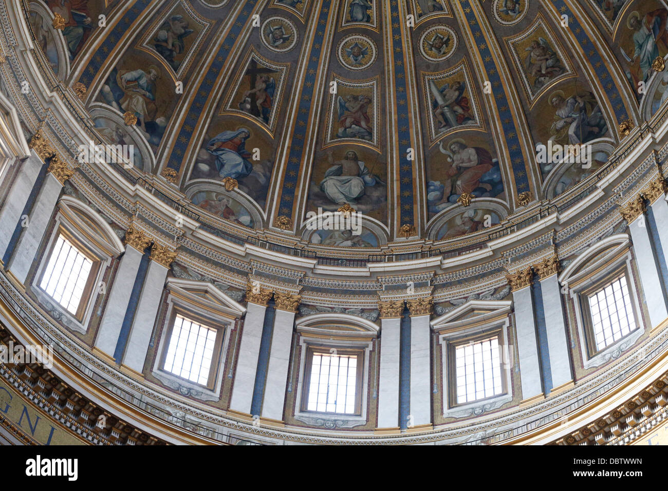 Dome et fresques dans la Basilique Saint-Pierre, Vatican, Rome, Latium, Italie, Europe Banque D'Images