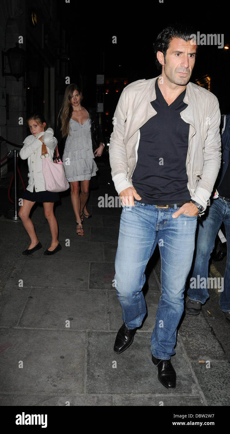 Luis Figo et sa femme Helen Svedin sont vu quitter le restaurant Nobu Londres, Angleterre - crédit obligatoire : WENN.com 24.08.11 Banque D'Images